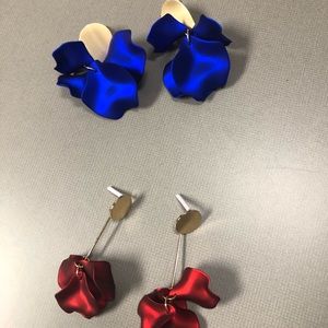 2 PAIR RED BLUE FLOWER DANGLE EARRINGS